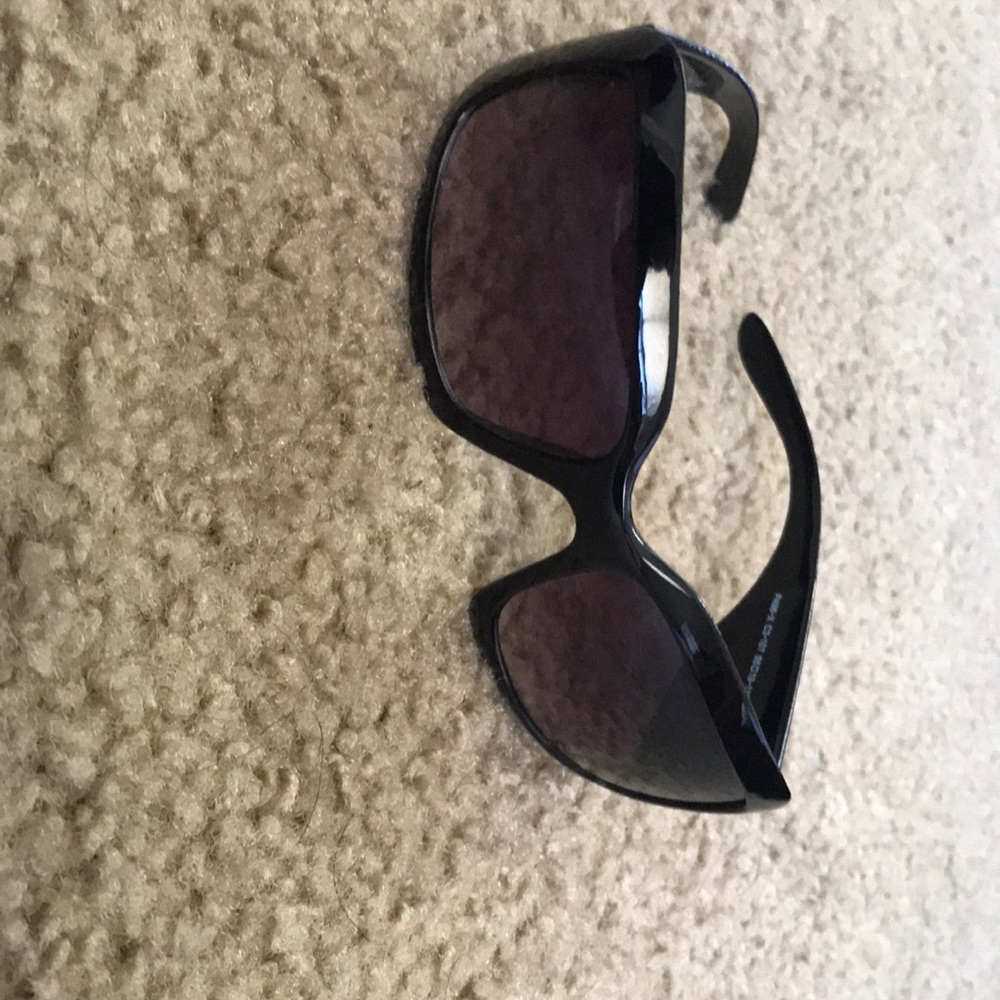 Chanel sunglasses - Picture 3 of 3